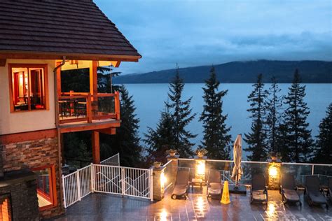 where to stay in nakusp.